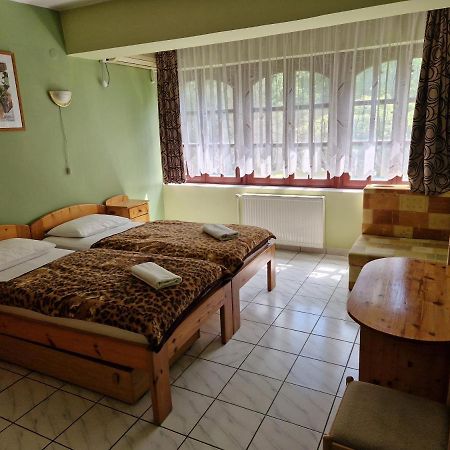 Roza Hotel Es Apartmanhaz Esztergom Buitenkant foto
