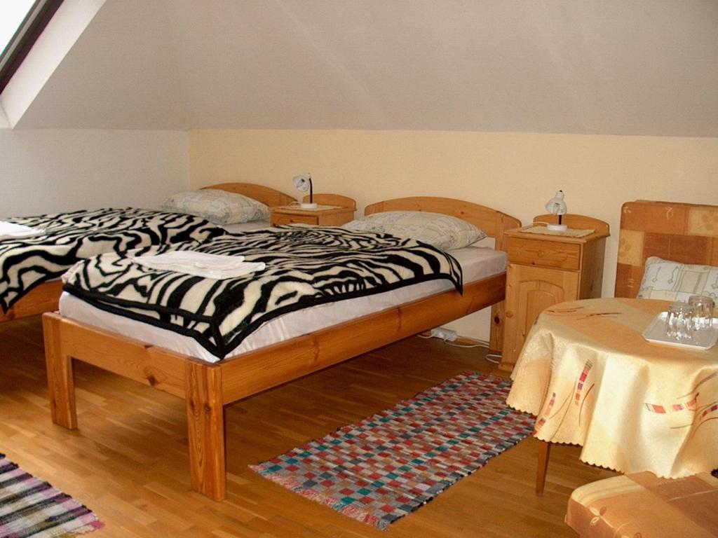 Roza Hotel Es Apartmanhaz Esztergom Kamer foto