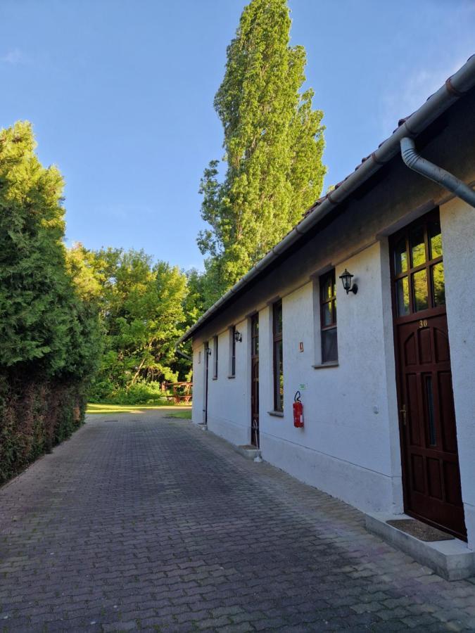 Roza Hotel Es Apartmanhaz Esztergom Buitenkant foto