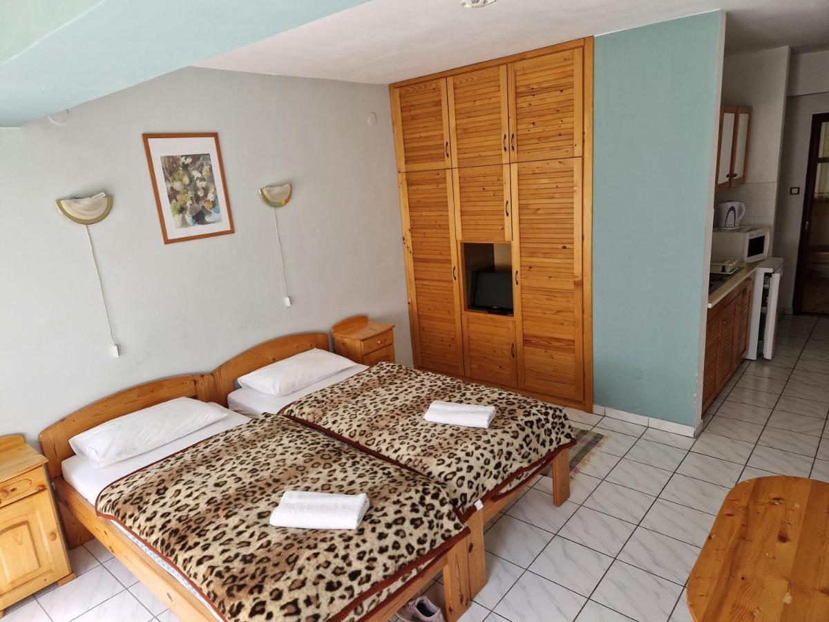 Roza Hotel Es Apartmanhaz Esztergom Buitenkant foto