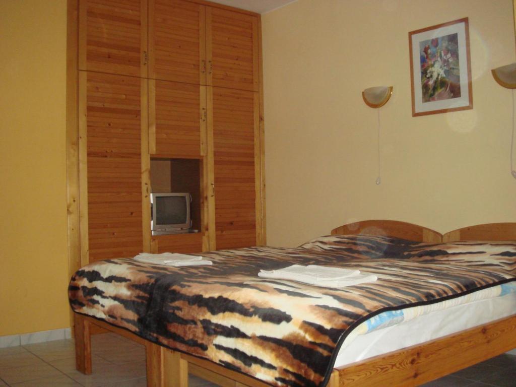 Roza Hotel Es Apartmanhaz Esztergom Kamer foto