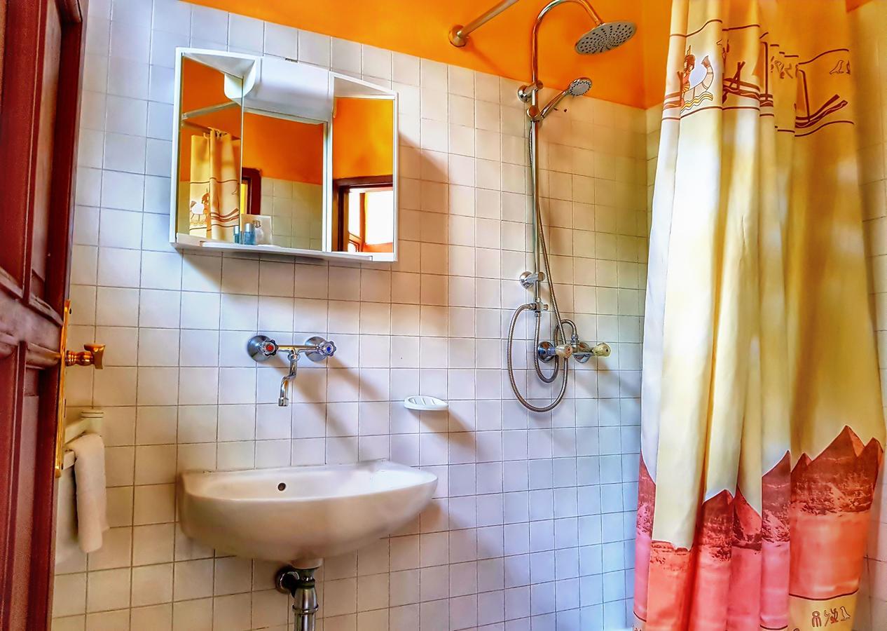 Roza Hotel Es Apartmanhaz Esztergom Buitenkant foto