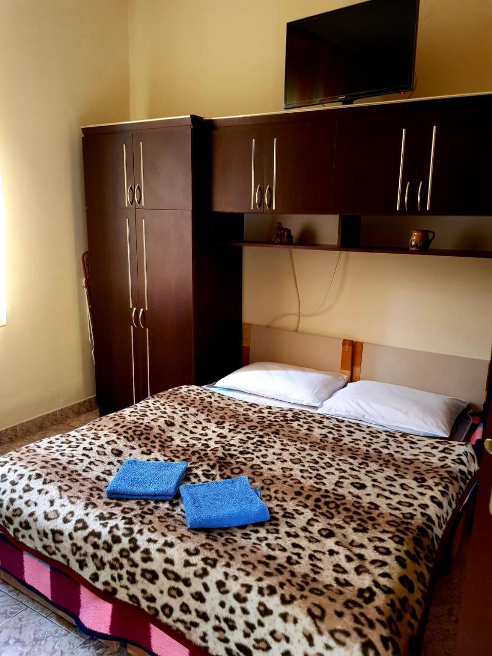Roza Hotel Es Apartmanhaz Esztergom Buitenkant foto