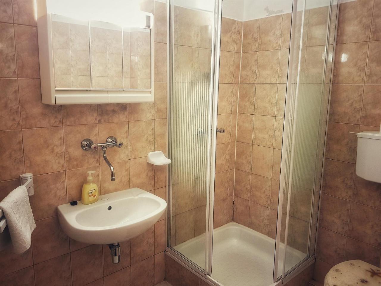 Roza Hotel Es Apartmanhaz Esztergom Buitenkant foto